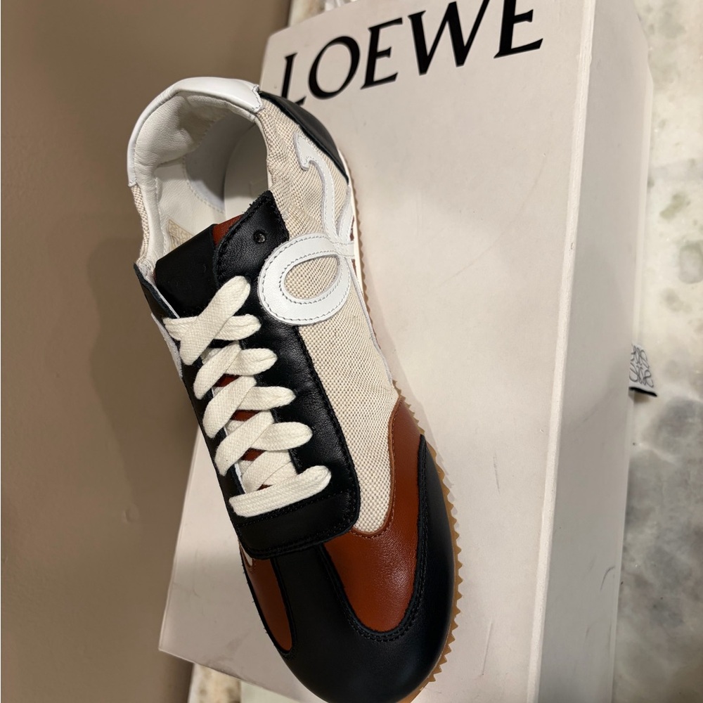 Brand new, Authentic, Loewe sleek low top elegant runner sneakers Sneaker
